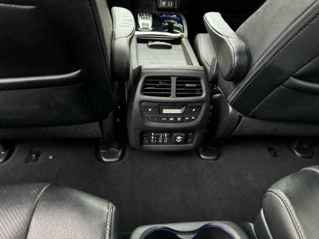 Photo of 2016 Silver Honda Pilot