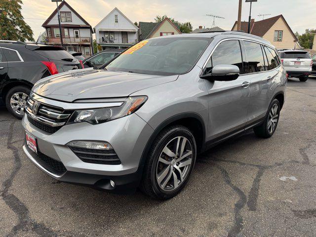 Photo of 2016 Silver Honda Pilot