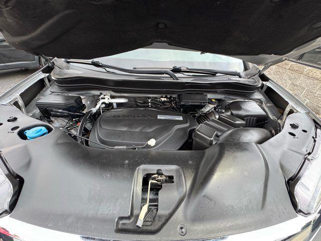 Photo of 2016 Silver Honda Pilot