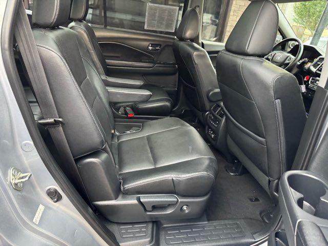 Photo of 2016 Silver Honda Pilot