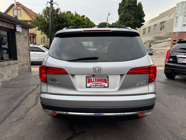 Photo of 2016 Silver Honda Pilot