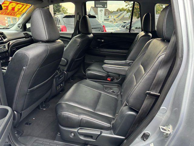 Photo of 2016 Silver Honda Pilot