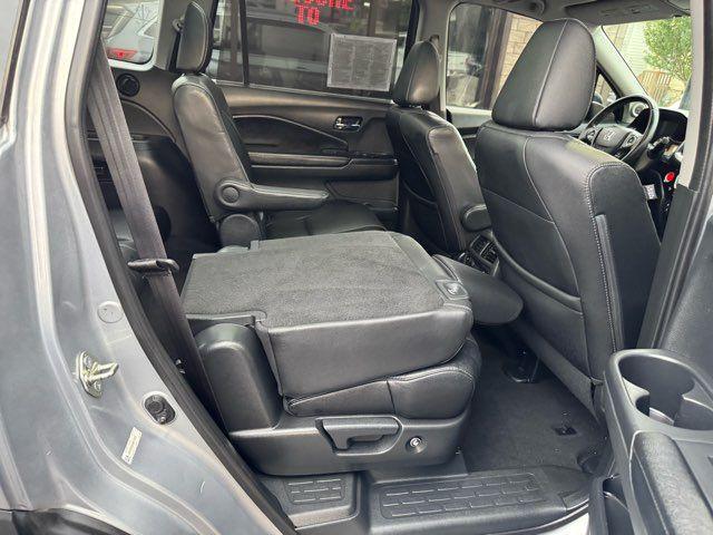 Photo of 2016 Silver Honda Pilot