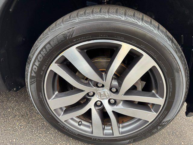 Photo of 2016 Silver Honda Pilot