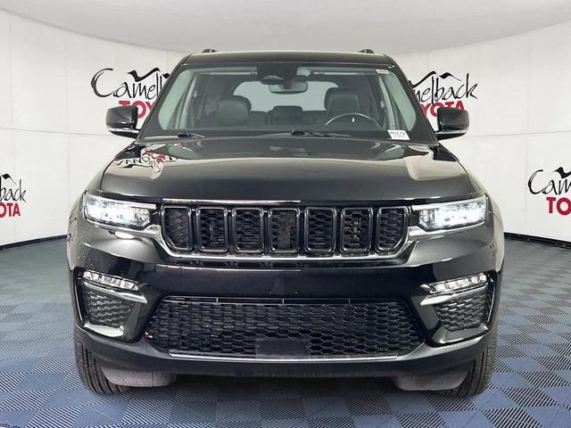 Photo of 2022 Diamond Black Crystal Pearlcoat Jeep Grand Cherokee