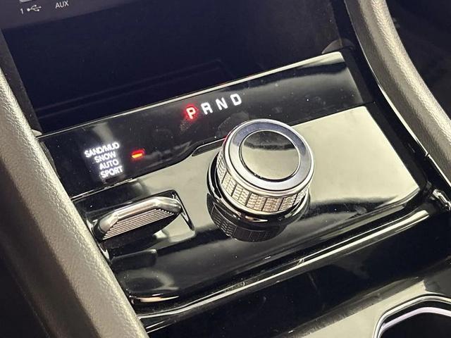 Photo of 2022 Diamond Black Crystal Pearlcoat Jeep Grand Cherokee