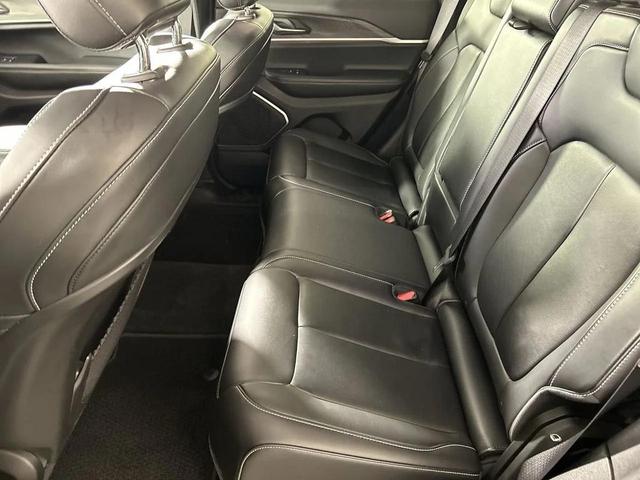 Photo of 2022 Diamond Black Crystal Pearlcoat Jeep Grand Cherokee