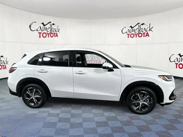 Photo of 2023 Platinum White Pearl Honda HR-V