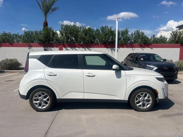 Photo of 2023 Snow White Pearl Kia Soul