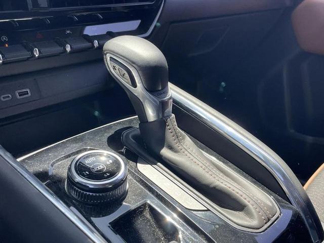 Photo of 2024 Summit White GMC Canyon