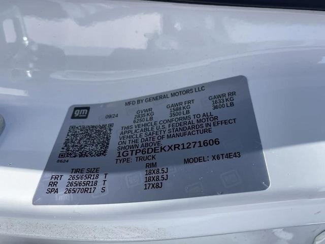Photo of 2024 Summit White GMC Canyon