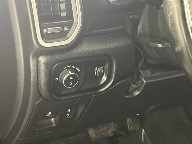 Photo of 2021 Diamond Black Crystal Pearlcoat RAM 1500