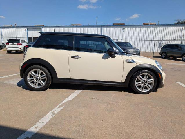 Photo of 2012 White MINI Cooper S