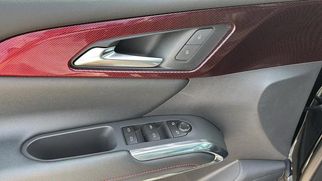 Photo of 2025 Mosaic Black Metallic Chevrolet Traverse