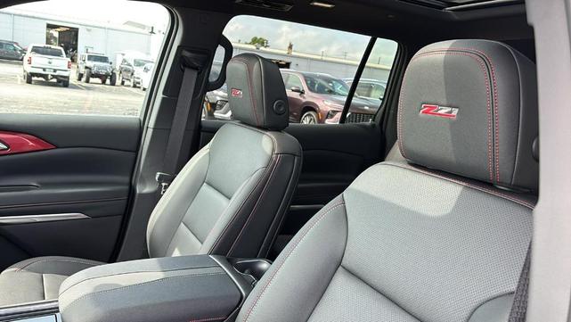 Photo of 2025 Mosaic Black Metallic Chevrolet Traverse