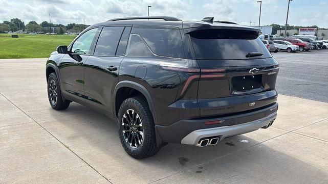 Photo of 2025 Mosaic Black Metallic Chevrolet Traverse