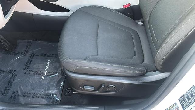 Photo of 2022 Quartz White Hyundai TUCSON