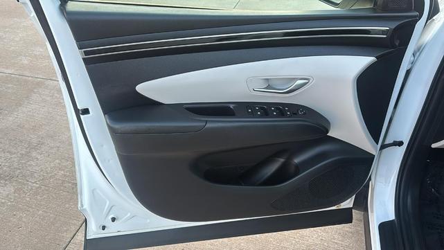 Photo of 2022 Quartz White Hyundai TUCSON