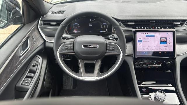 Photo of 2025 Baltic Gray Jeep Grand Cherokee L