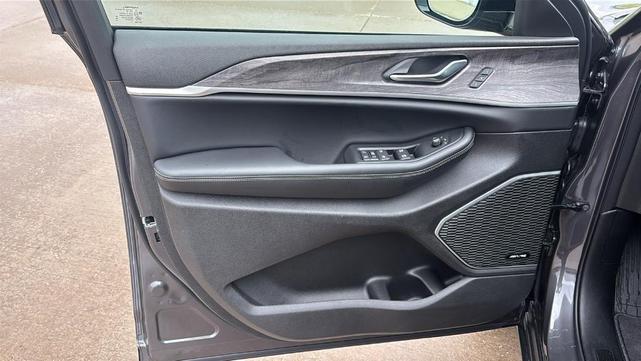 Photo of 2025 Baltic Gray Jeep Grand Cherokee L