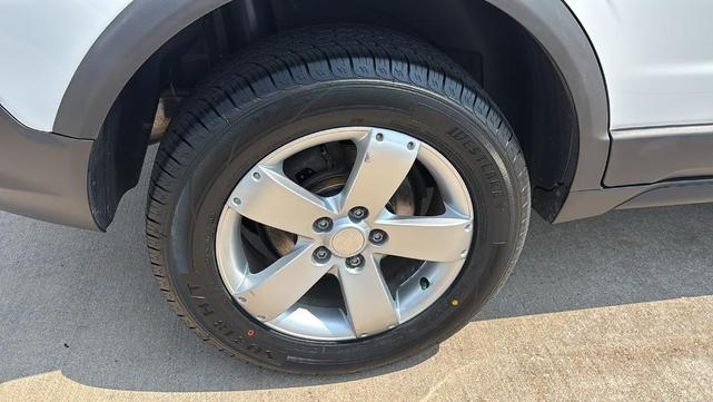 Photo of 2012 Arctic Ice Chevrolet Captiva Sport