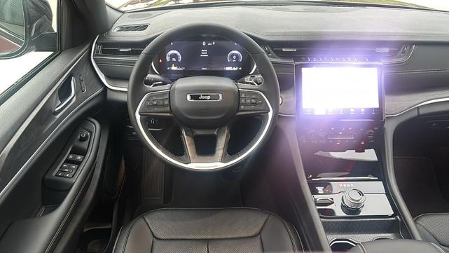 Photo of 2025 Velvet Red Pearlcoat Jeep Grand Cherokee L