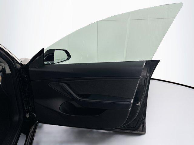 Photo of 2018 Obsidian Black Metallic Tesla Model 3