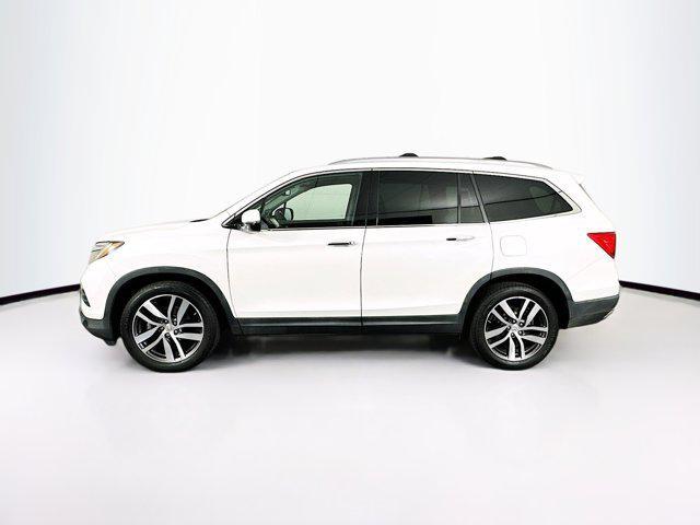 Photo of 2016 White Diamond Pearl Honda Pilot