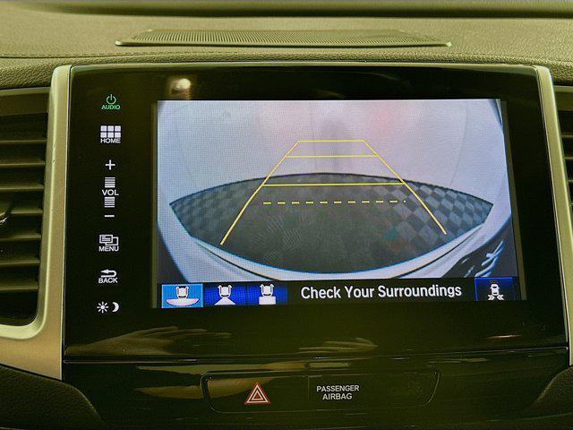Photo of 2016 White Diamond Pearl Honda Pilot
