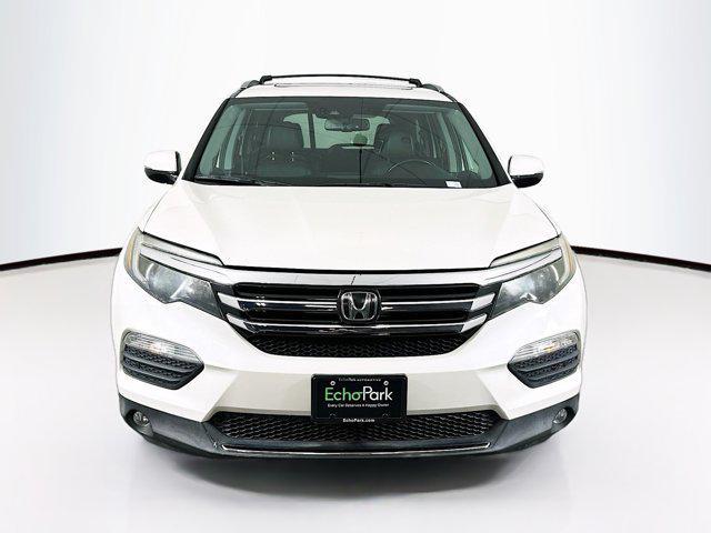 Photo of 2016 White Diamond Pearl Honda Pilot