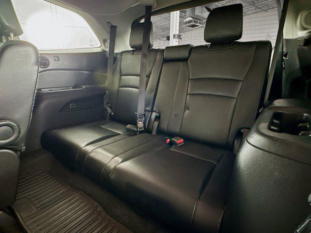 Photo of 2016 White Diamond Pearl Honda Pilot