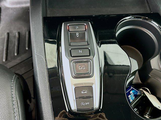 Photo of 2016 White Diamond Pearl Honda Pilot