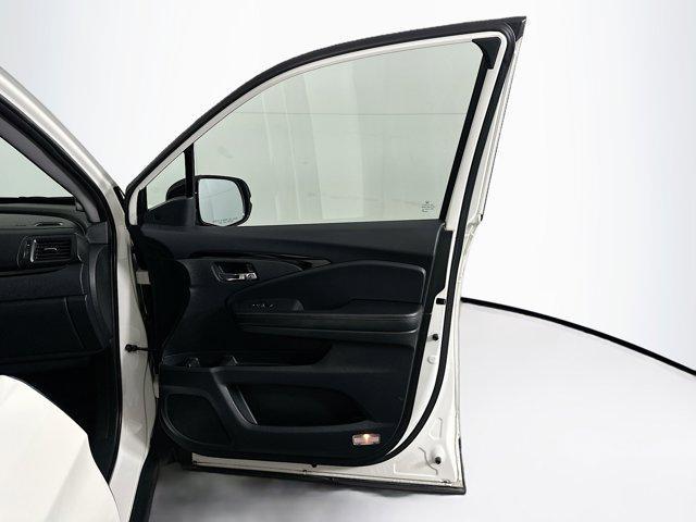 Photo of 2016 White Diamond Pearl Honda Pilot
