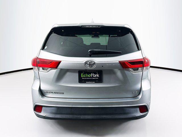 Photo of 2017 Celestial Silver Metallic Toyota Highlander
