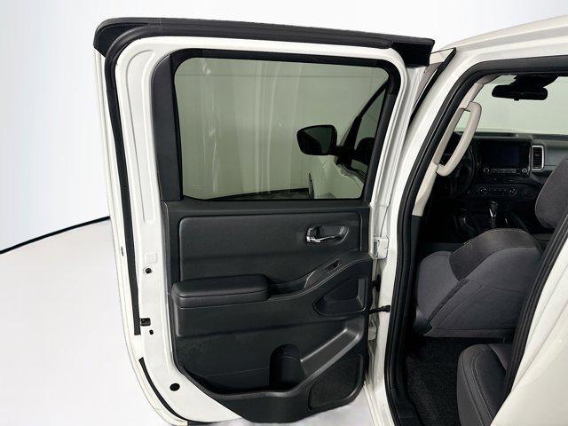 Photo of 2023 Glacier White Nissan Frontier