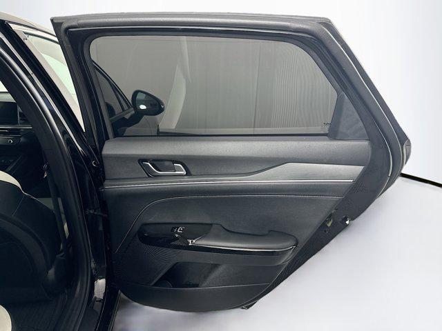 Photo of 2025 Aurora Black Pearl Kia K5