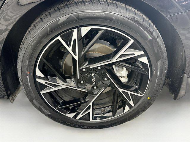 Photo of 2025 Aurora Black Pearl Kia K5