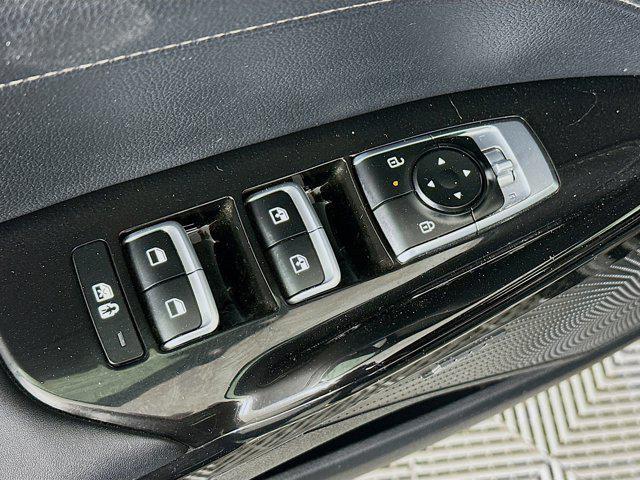 Photo of 2025 Aurora Black Pearl Kia K5