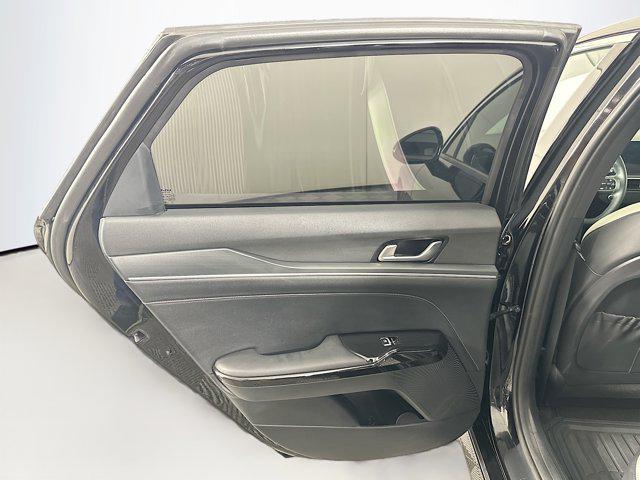 Photo of 2025 Aurora Black Pearl Kia K5
