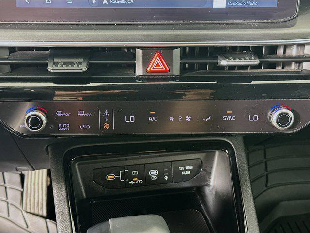 Photo of 2025 Aurora Black Pearl Kia K5