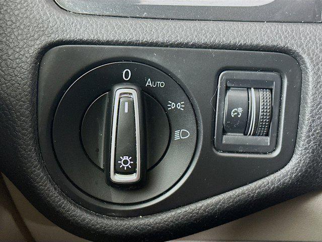 Photo of 2019 Atlantic Blue Metallic Volkswagen e-Golf