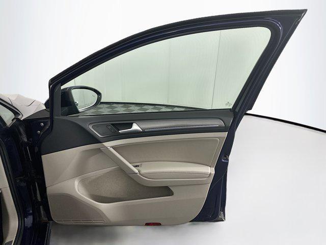 Photo of 2019 Atlantic Blue Metallic Volkswagen e-Golf
