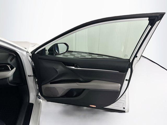 Photo of 2023 Wind Chill Pearl Toyota Camry