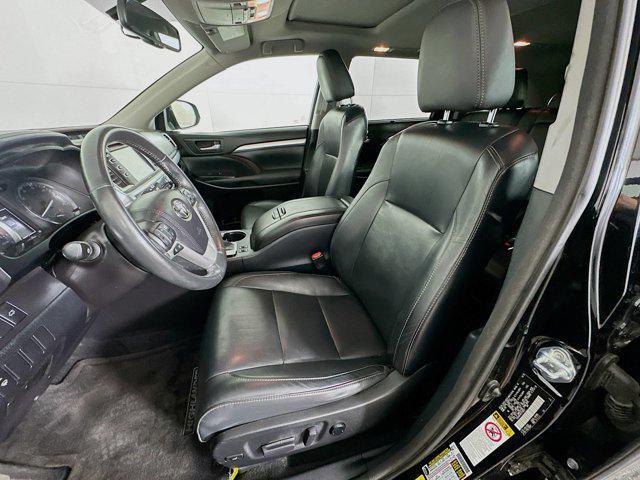 Photo of 2015 Attitude Black Metallic Toyota Highlander