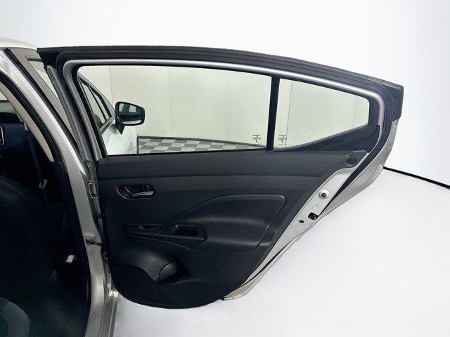 Photo of 2023 Brilliant Silver Metallic Nissan Versa