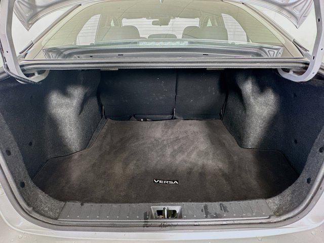 Photo of 2023 Brilliant Silver Metallic Nissan Versa
