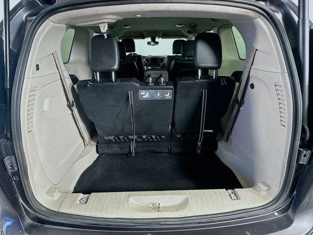 Photo of 2018 Granite Crystal Metallic Clearcoat Chrysler Pacifica
