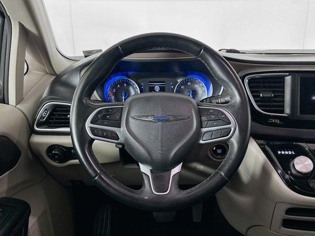 Photo of 2018 Granite Crystal Metallic Clearcoat Chrysler Pacifica