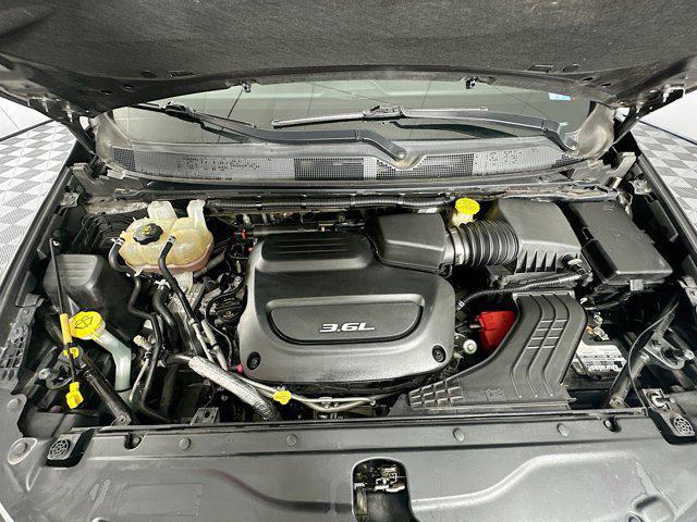 Photo of 2018 Granite Crystal Metallic Clearcoat Chrysler Pacifica