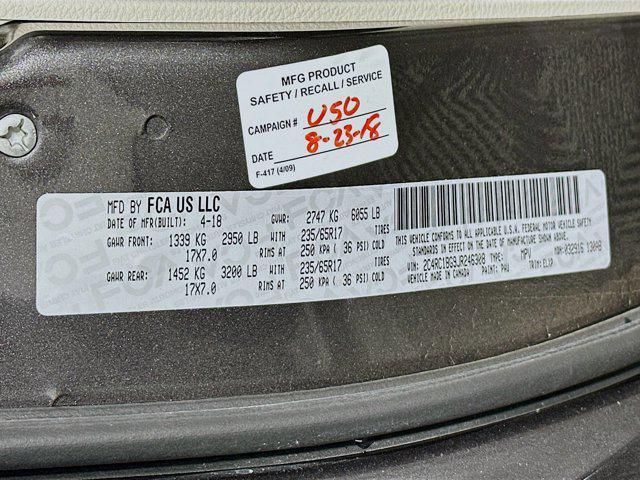 Photo of 2018 Granite Crystal Metallic Clearcoat Chrysler Pacifica